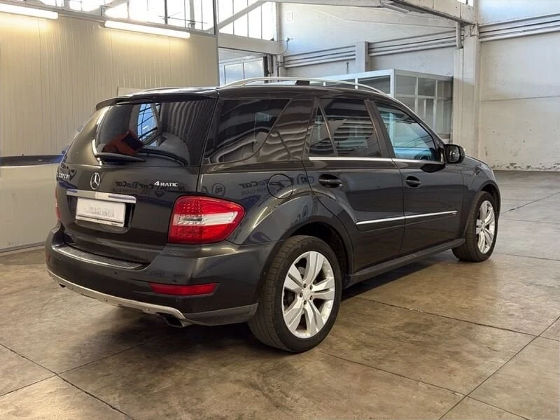 Mercedes-Benz ML 320 * Facelift* 2010г.* , снимка 3 - Автомобили и джипове - 55480549