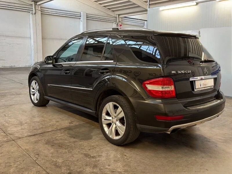 Mercedes-Benz ML 320 * Facelift* 2010г.* , снимка 4 - Автомобили и джипове - 55480549