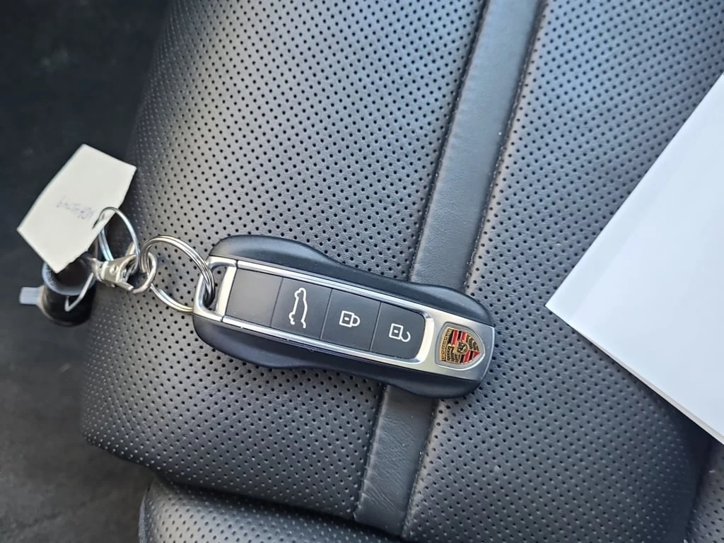 Porsche Cayenne Coupe  CARFAX - изображение 8