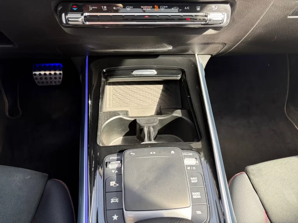 Mercedes-Benz GLB d/AMG/190HP/NIGHT/PANO/AHK/CAM/LED/158q, снимка 11 - Автомобили и джипове - 54203267