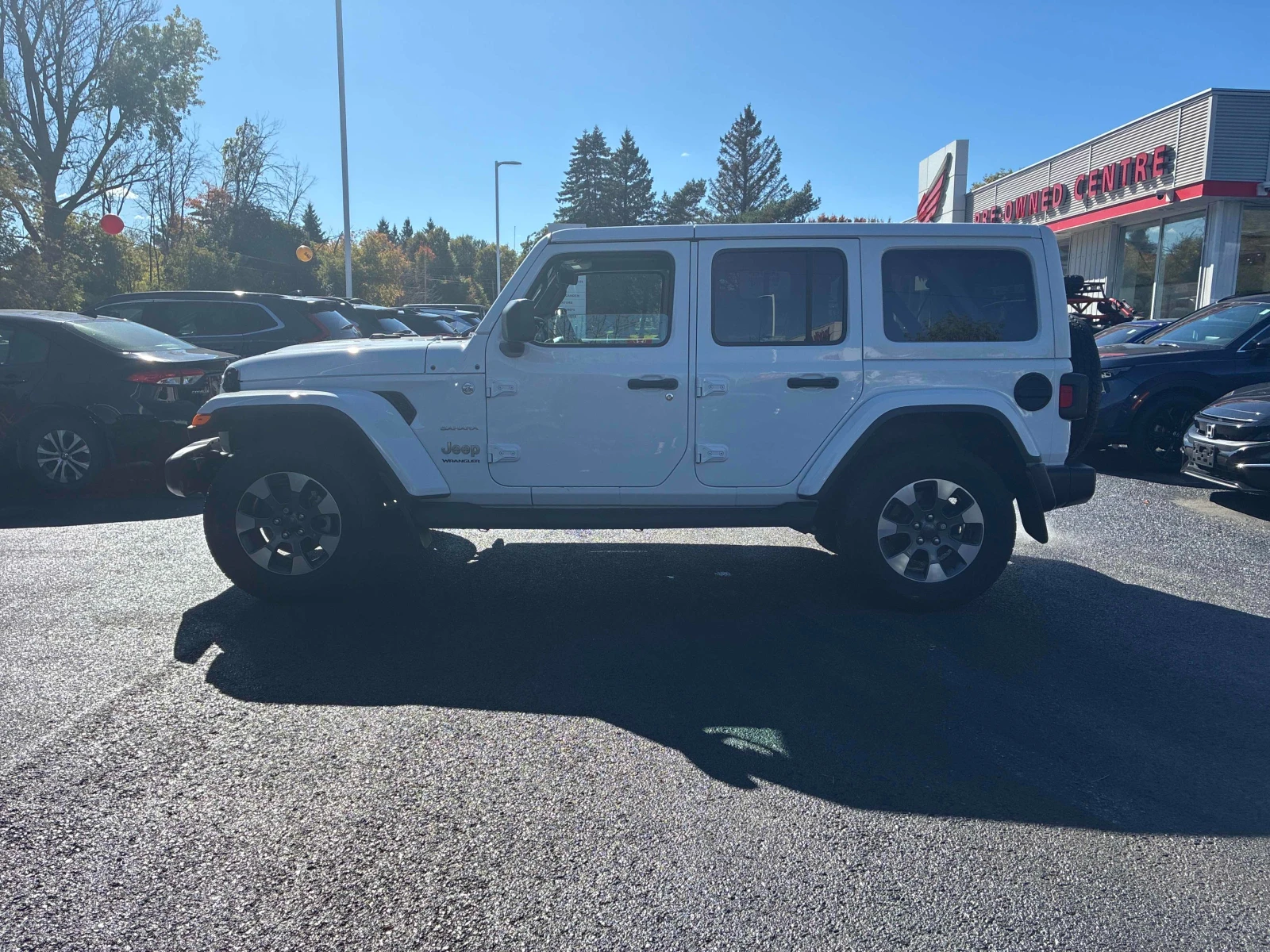 Jeep Wrangler Sahara * * CARFAX * * АВТО КРЕДИТ * * , снимка 3 - Автомобили и джипове - 54204668