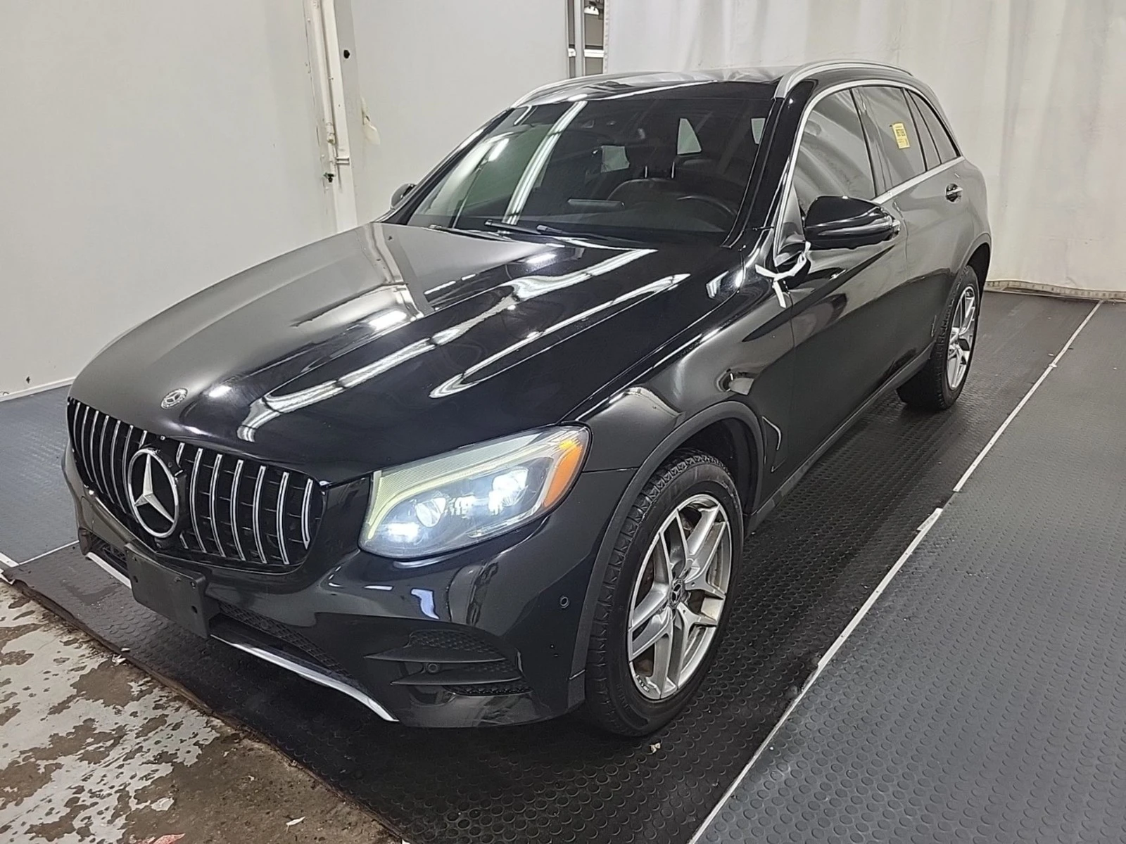 Mercedes-Benz GLC 300 AвтоКредит * (ЦЕНА ДО БГ), снимка 1 - Автомобили и джипове - 54542813