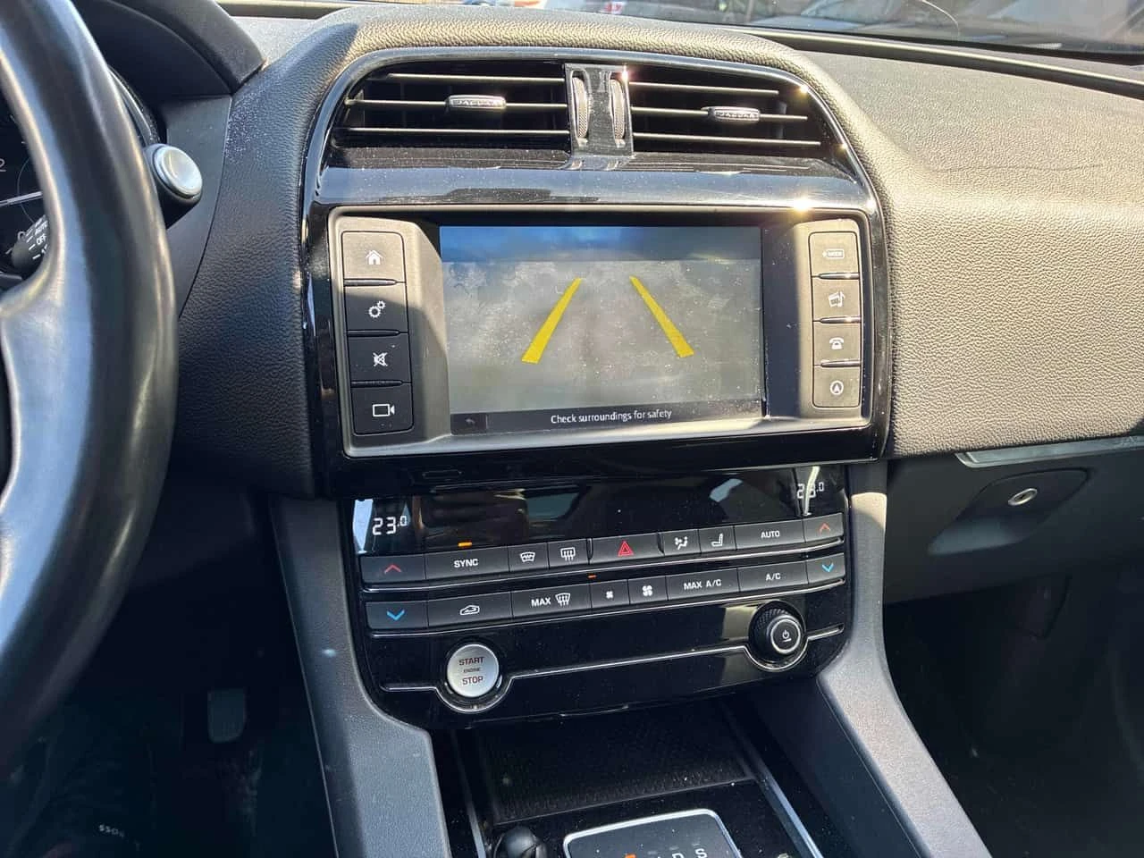 Jaguar F-PACE * Premium * PANO * ПОДГРЕВИ * КАМЕРА, снимка 9 - Автомобили и джипове - 54711025