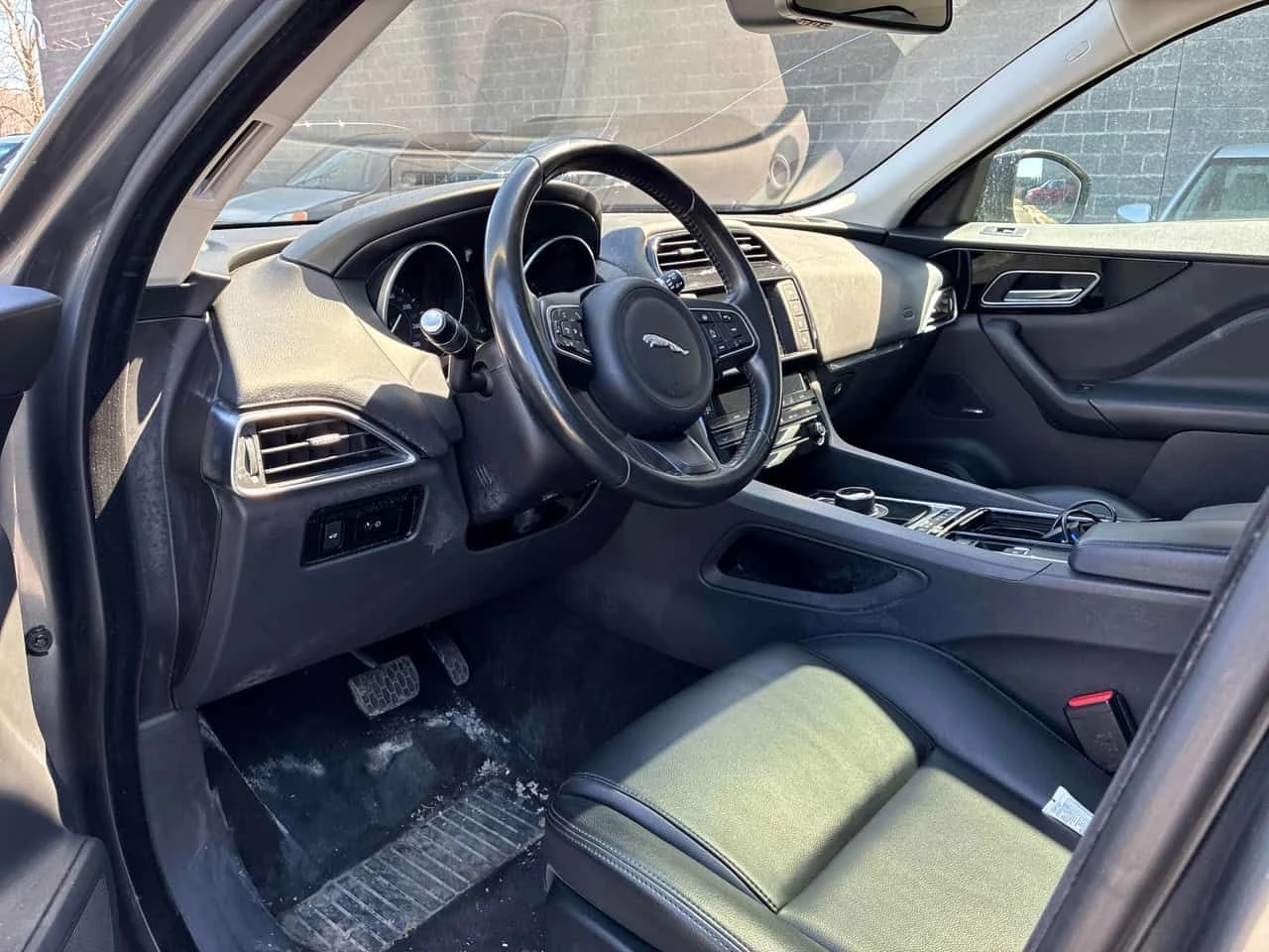 Jaguar F-PACE * Premium * PANO * ПОДГРЕВИ * КАМЕРА, снимка 5 - Автомобили и джипове - 54711025