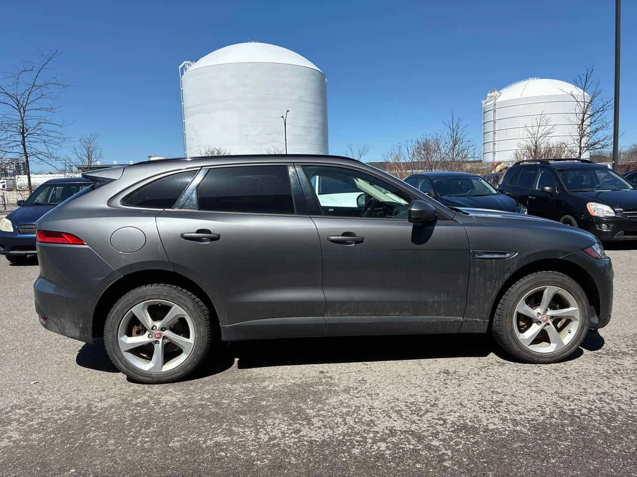 Jaguar F-PACE * Premium * PANO * ПОДГРЕВИ * КАМЕРА, снимка 3 - Автомобили и джипове - 54711025