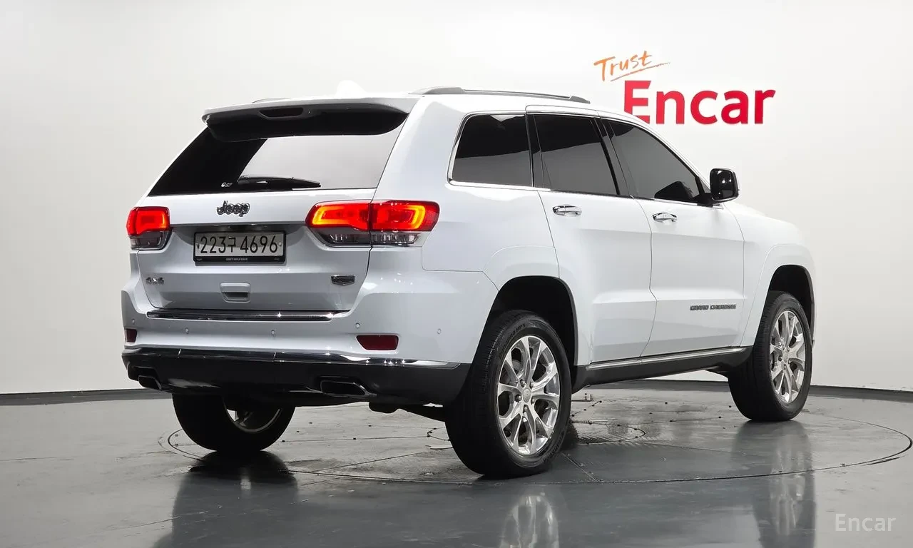 Jeep Grand cherokee 3.6 V6| 4x4Summit| Пано| Дистроник| Въздушно окачв, снимка 13 - Автомобили и джипове - 55438307