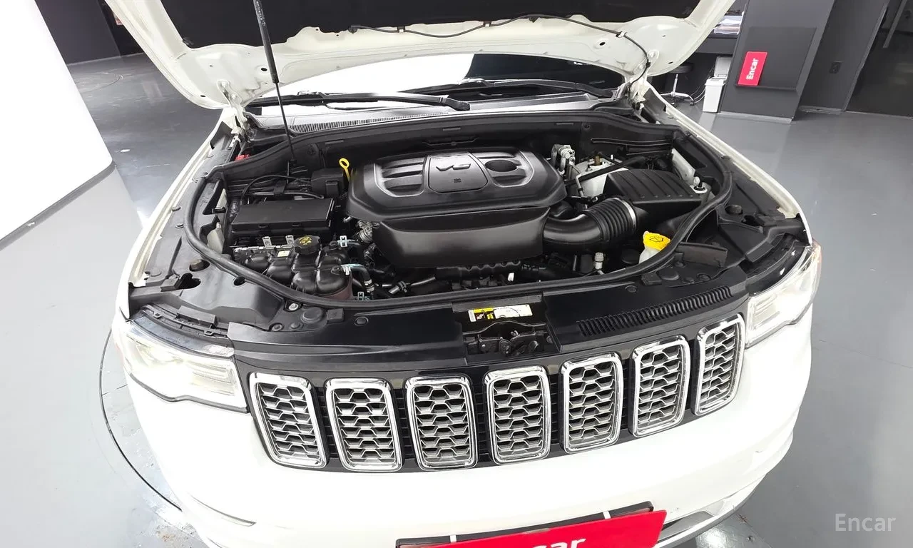 Jeep Grand cherokee 3.6 V6| 4x4Summit| Пано| Дистроник| Въздушно окачв, снимка 14 - Автомобили и джипове - 55438307