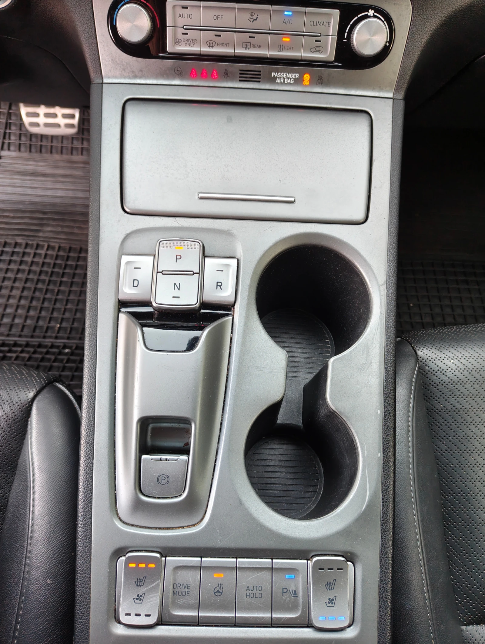 Hyundai Kona 64KWh* SOH 100%* LED* DISTRONIC* Tермопомпа* BLUEL, снимка 8 - Автомобили и джипове - 55712792
