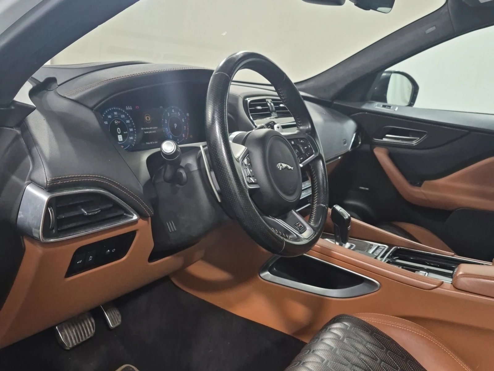Jaguar F-PACE * SVR * CARFAX * ЦЕНА ДО БГ, снимка 10 - Автомобили и джипове - 55971867