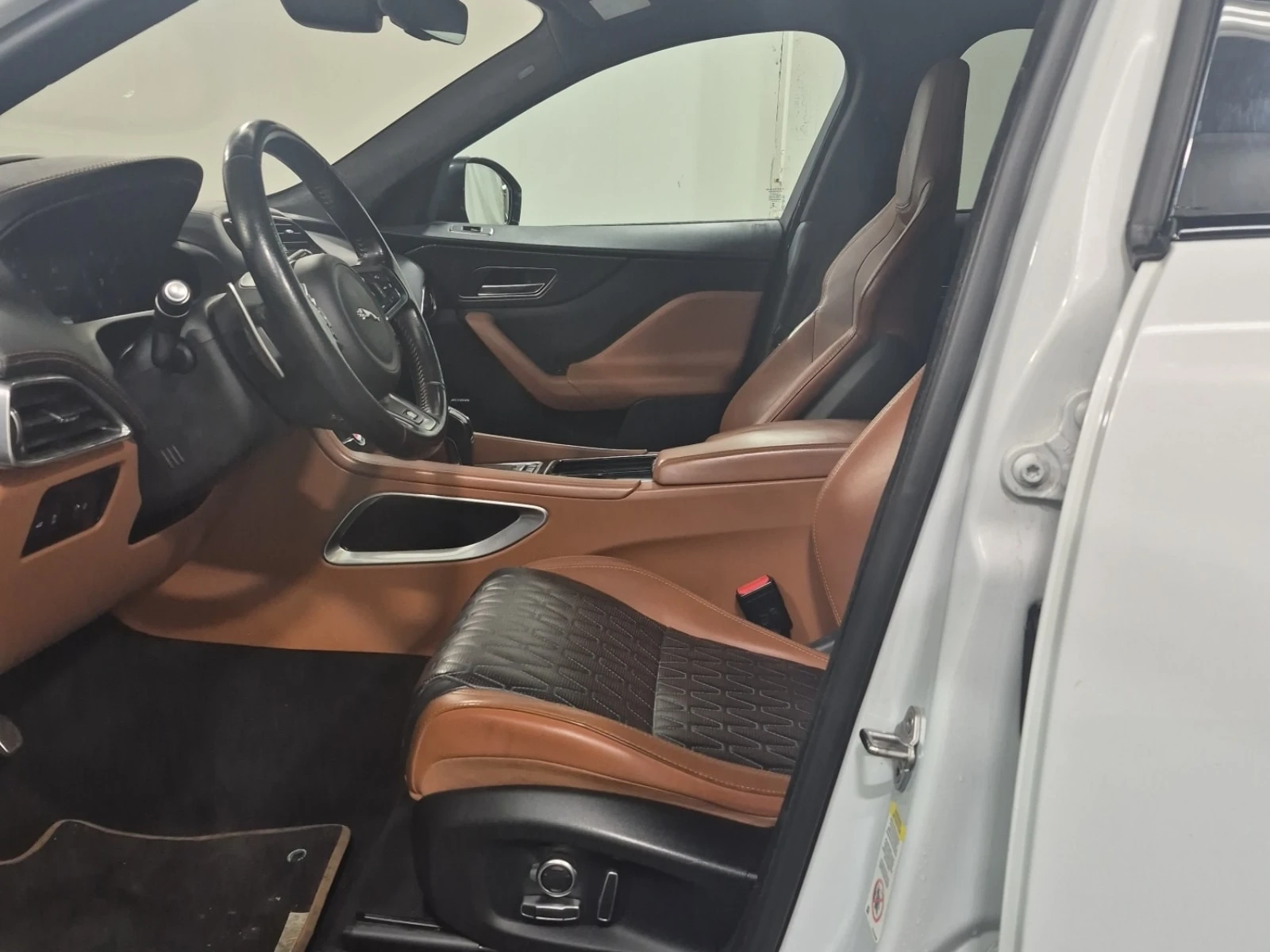 Jaguar F-PACE * SVR * CARFAX * ЦЕНА ДО БГ, снимка 8 - Автомобили и джипове - 55971867