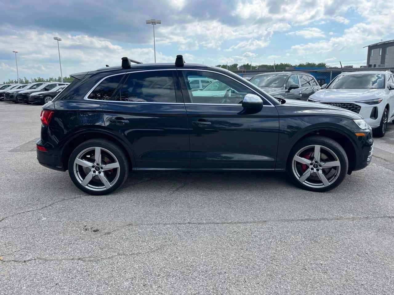 Audi SQ5 / FULL DIGITAL / 360 / DIAMOND SEATS / АВТОКРЕДИТ, снимка 3 - Автомобили и джипове - 56228599