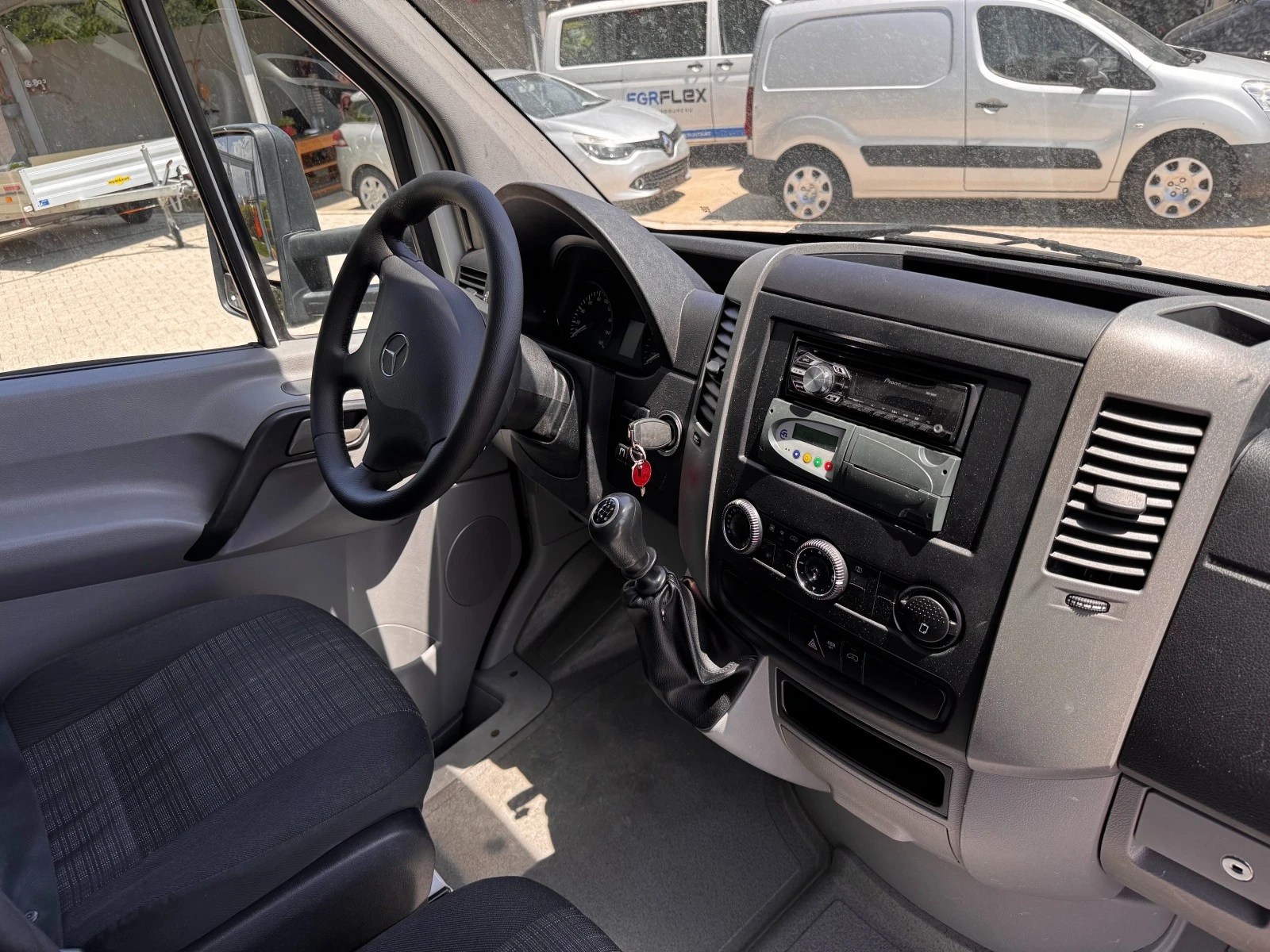 Mercedes-Benz Sprinter 316 CDI Хладилен + ток 3.60м. Клима  - изображение 10