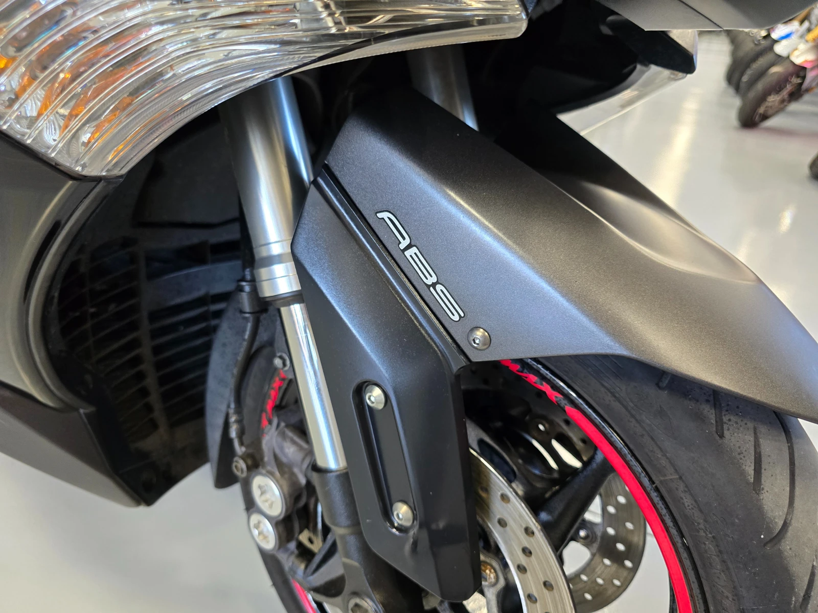 Yamaha T-max 530ie, ABS, Keyless, Led! - изображение 10