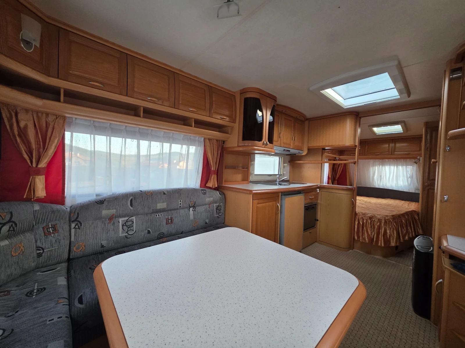 Каравана Hobby Prestige, снимка 15 - Каравани и кемпери - 54314279