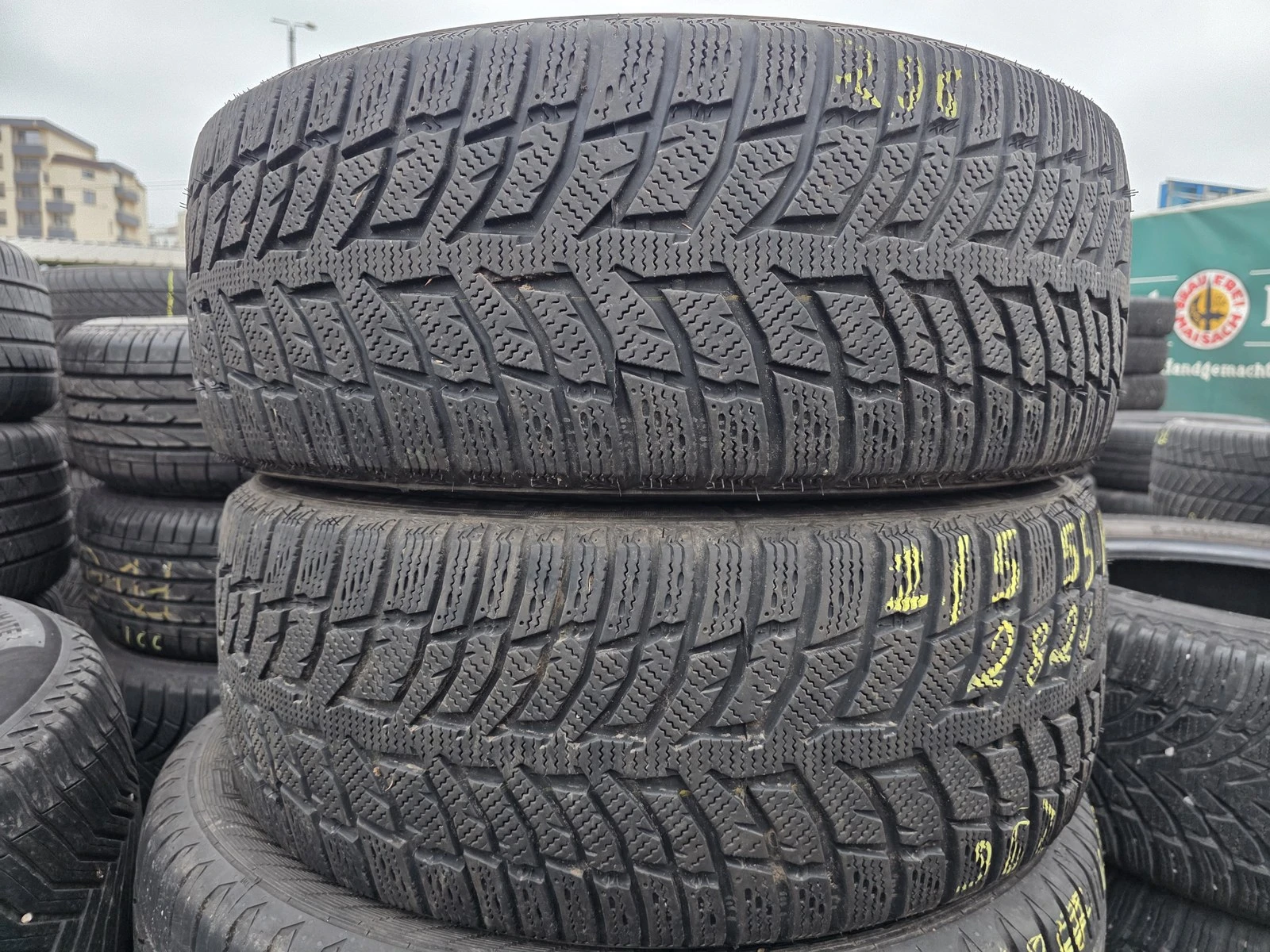 Гуми Зимни 215/55R17, снимка 3 - Гуми и джанти - 56726124