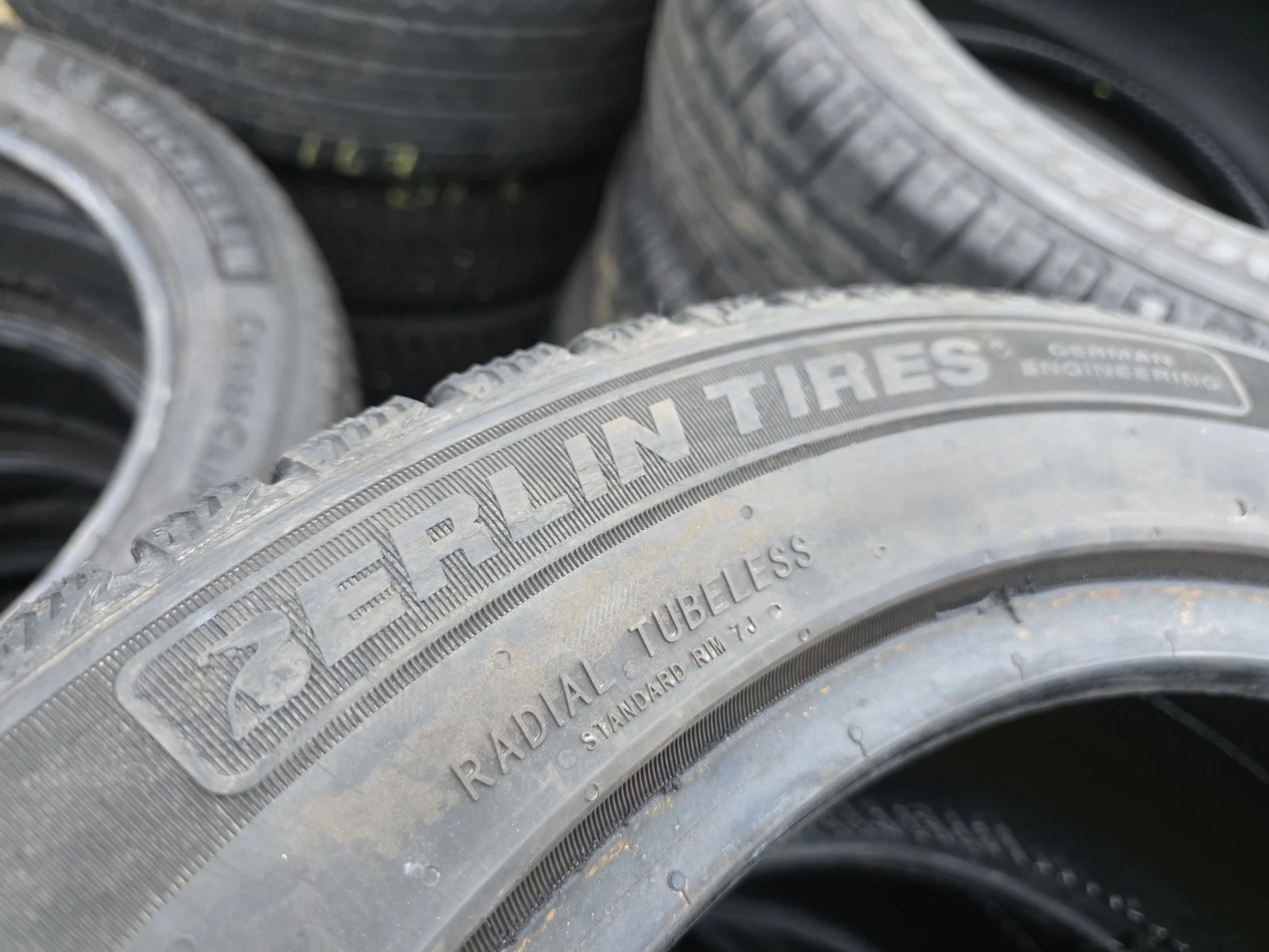 Гуми Зимни 215/55R17, снимка 8 - Гуми и джанти - 56726124
