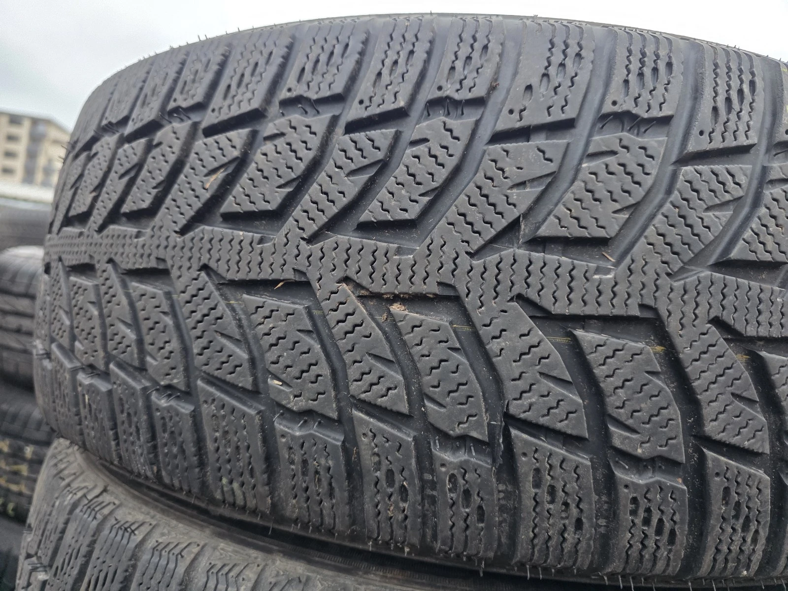 Гуми Зимни 215/55R17