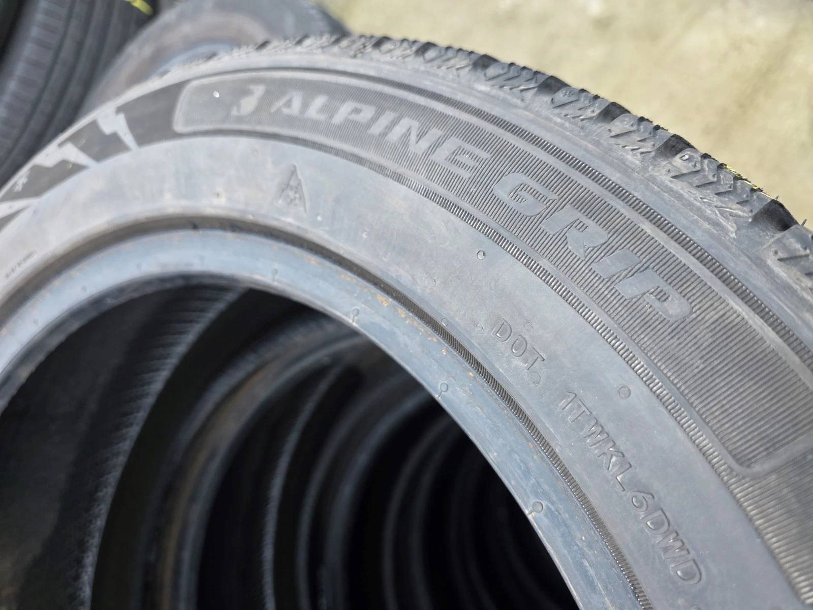 Гуми Зимни 215/55R17, снимка 6 - Гуми и джанти - 56726124