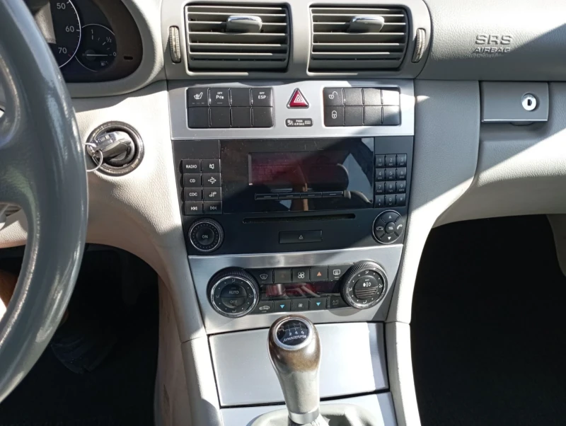 Mercedes-Benz C 230, снимка 8 - Автомобили и джипове - 52544407