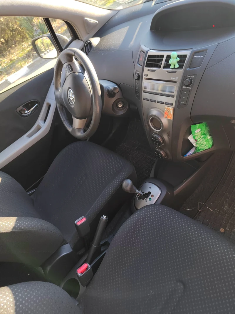 Toyota Yaris 1.3 Автоматик, снимка 3 - Автомобили и джипове - 51459360