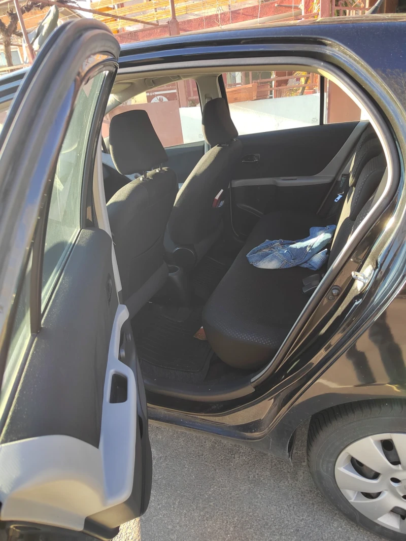 Toyota Yaris 1.3 Автоматик, снимка 5 - Автомобили и джипове - 51459360