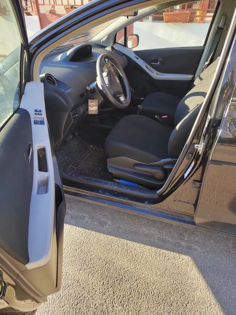 Toyota Yaris 1.3 Автоматик, снимка 2 - Автомобили и джипове - 51459360