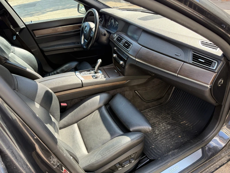 BMW 750 i xDrive, снимка 13 - Автомобили и джипове - 52008784
