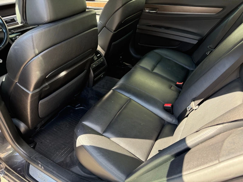 BMW 750 i xDrive, снимка 15 - Автомобили и джипове - 52008784