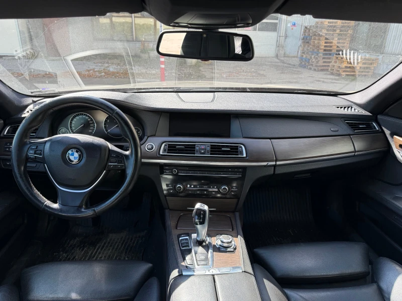 BMW 750 i xDrive, снимка 12 - Автомобили и джипове - 52008784