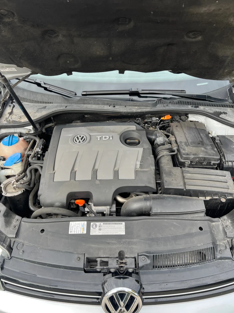 VW Golf 1.6TDI АВТОМАТ, снимка 13 - Автомобили и джипове - 52678174