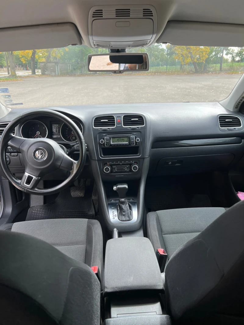 VW Golf 1.6TDI АВТОМАТ, снимка 8 - Автомобили и джипове - 52678174