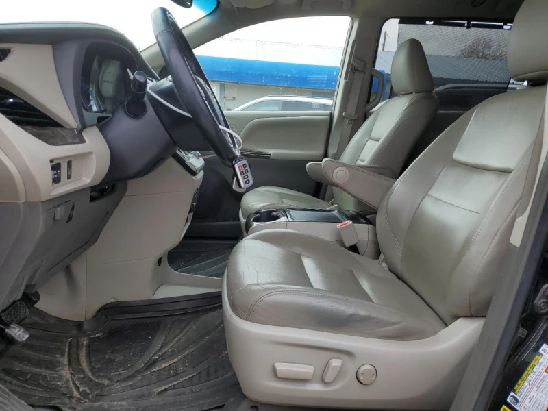 Toyota Sienna Xle, снимка 7 - Автомобили и джипове - 53527458