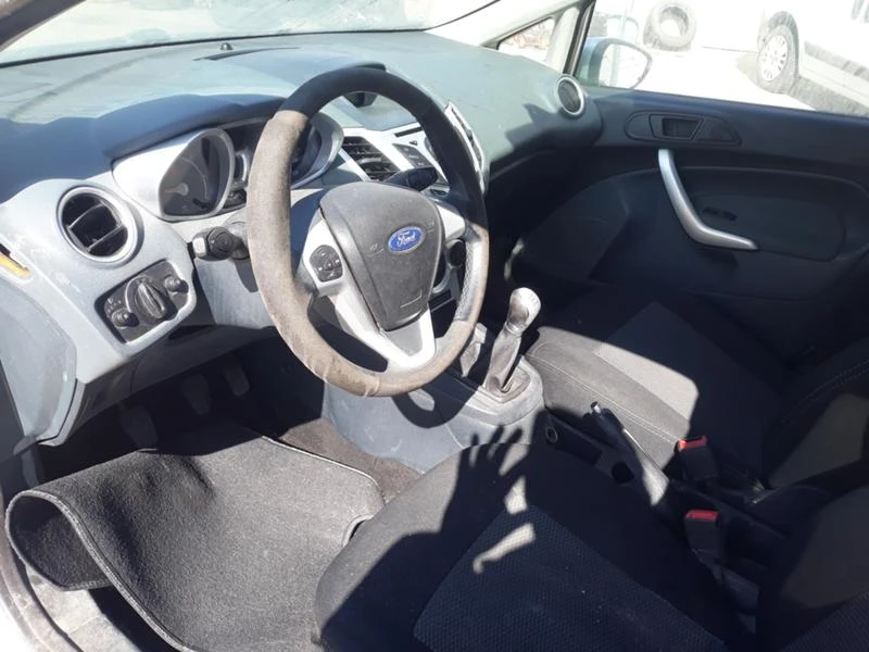 Ford Fiesta 1.4 TDCI 68K.C., снимка 9 - Автомобили и джипове - 36098740