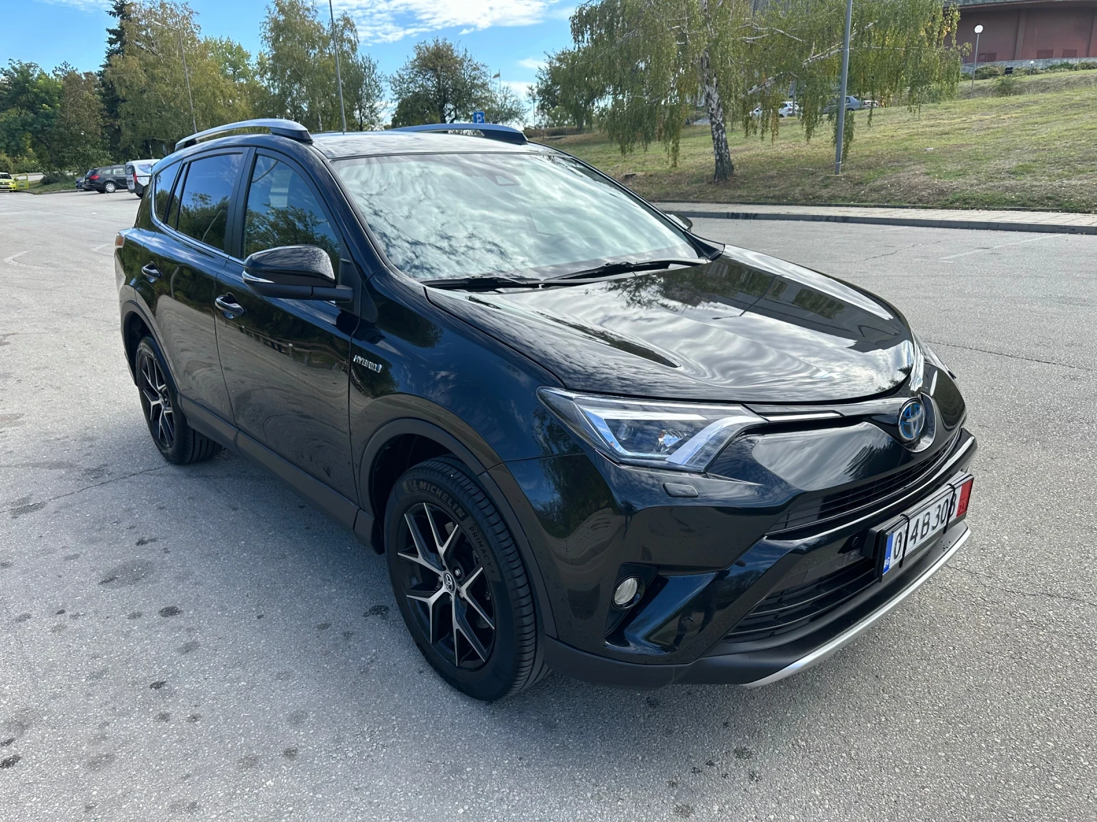 Toyota Rav4 2.5i Hybrid 4x4 Premium - изображение 2