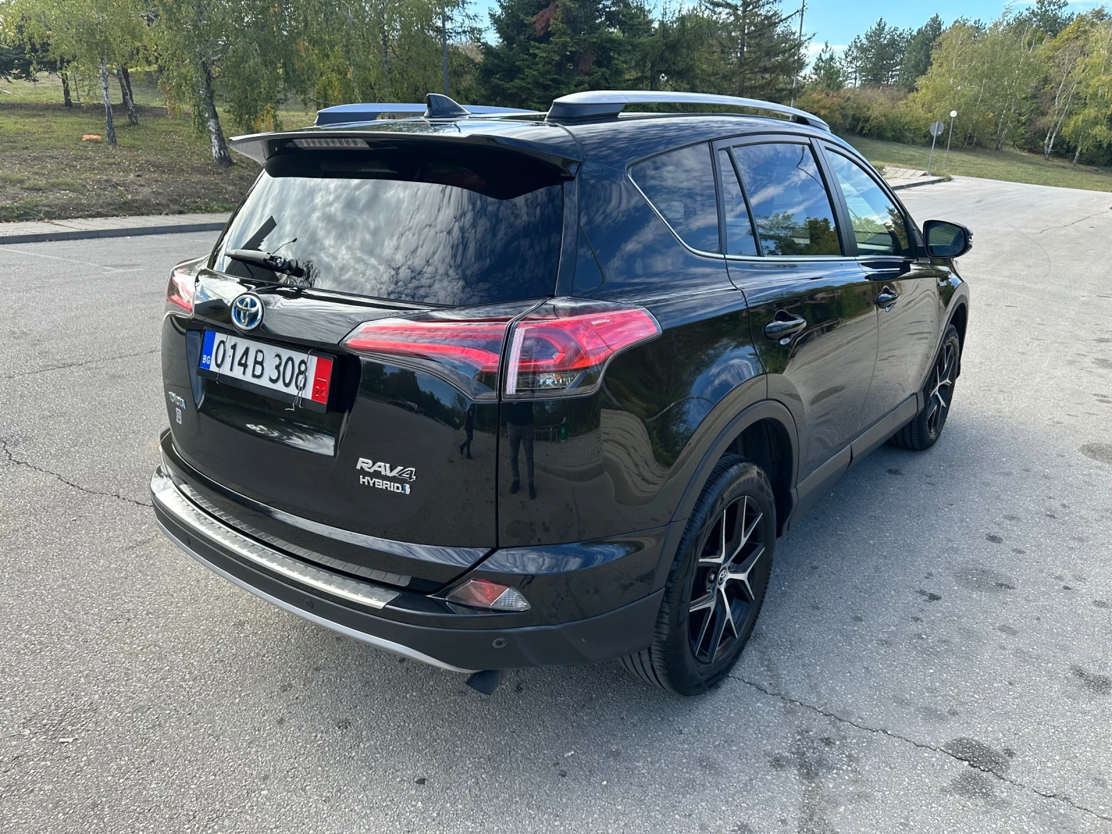 Toyota Rav4 2.5i Hybrid 4x4 Premium - изображение 4