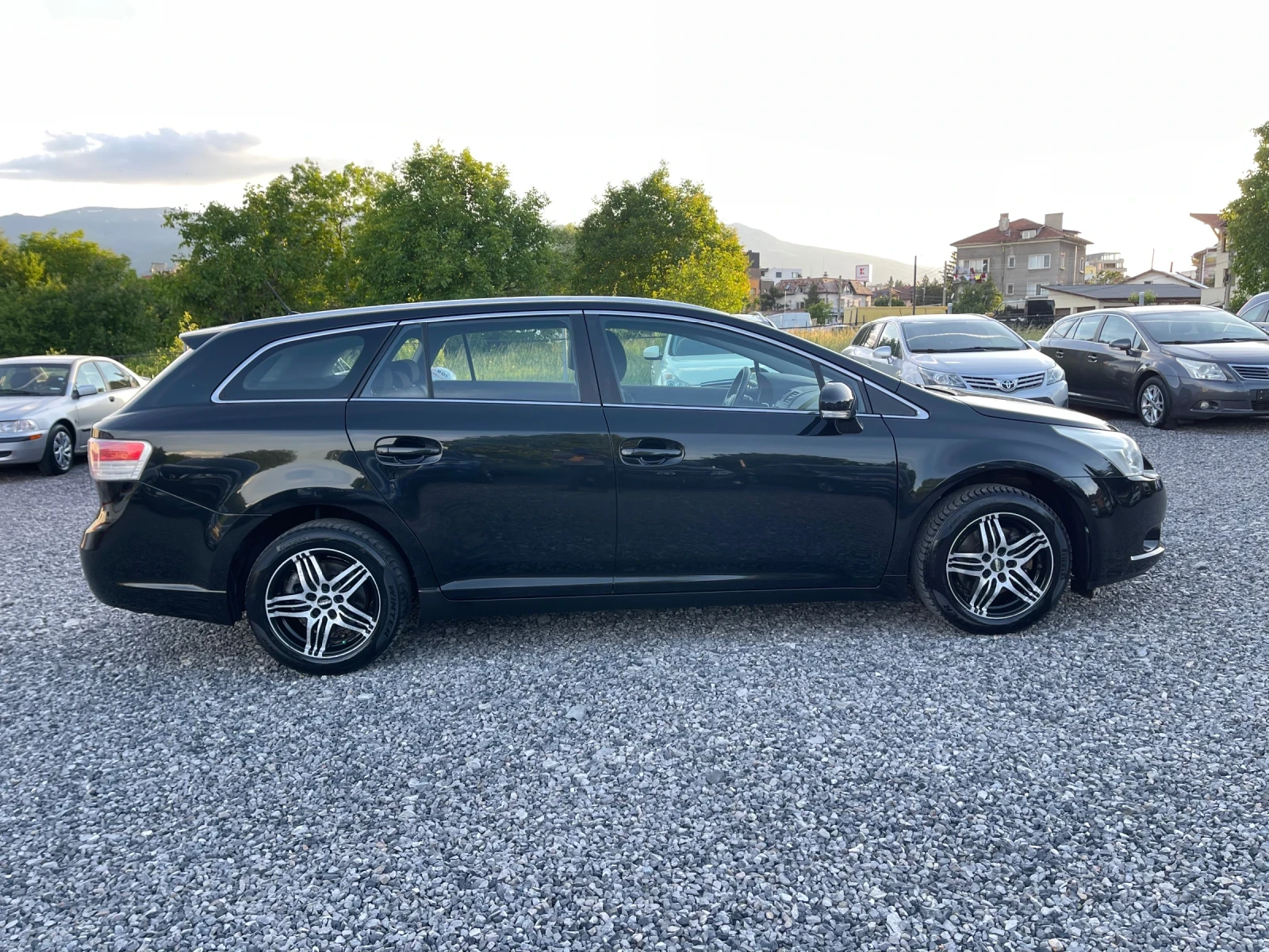 Toyota Avensis 1.8 VVTI Бензин, 147 Hp, 2 комплекта гуми с джанти - изображение 5