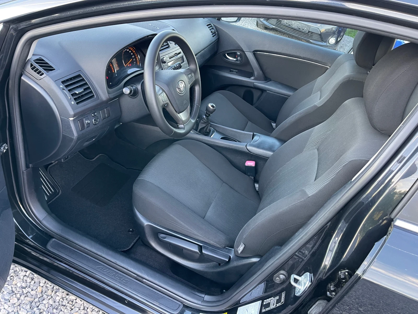 Toyota Avensis 1.8 VVTI Бензин, 147 Hp, 2 комплекта гуми с джанти - изображение 9