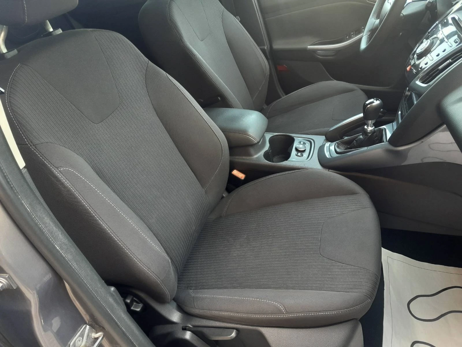 Ford Focus 1.6TDCI/TITANIUM - изображение 8