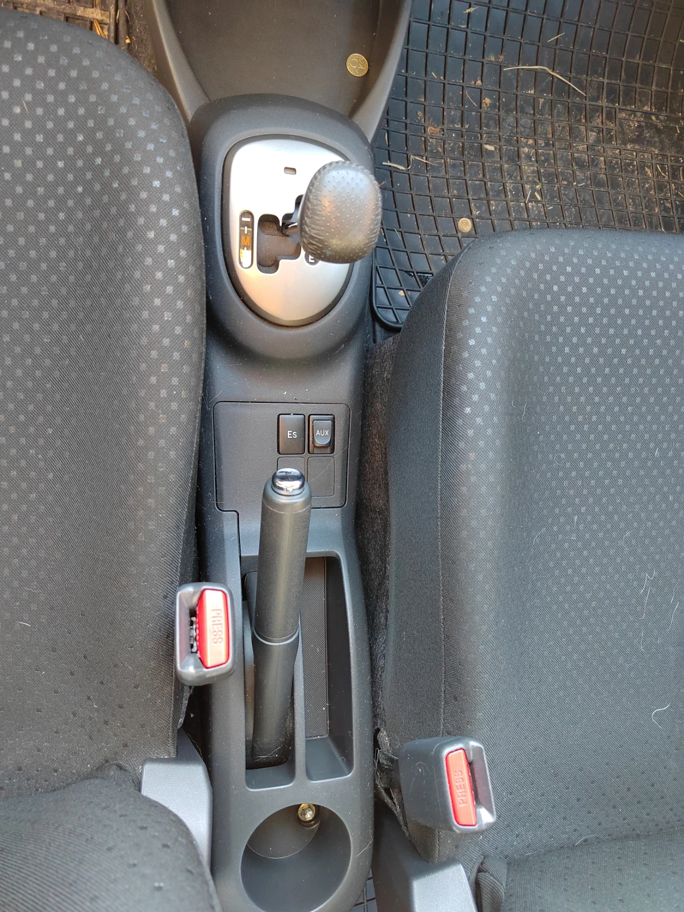 Toyota Yaris 1.3 Автоматик - изображение 4