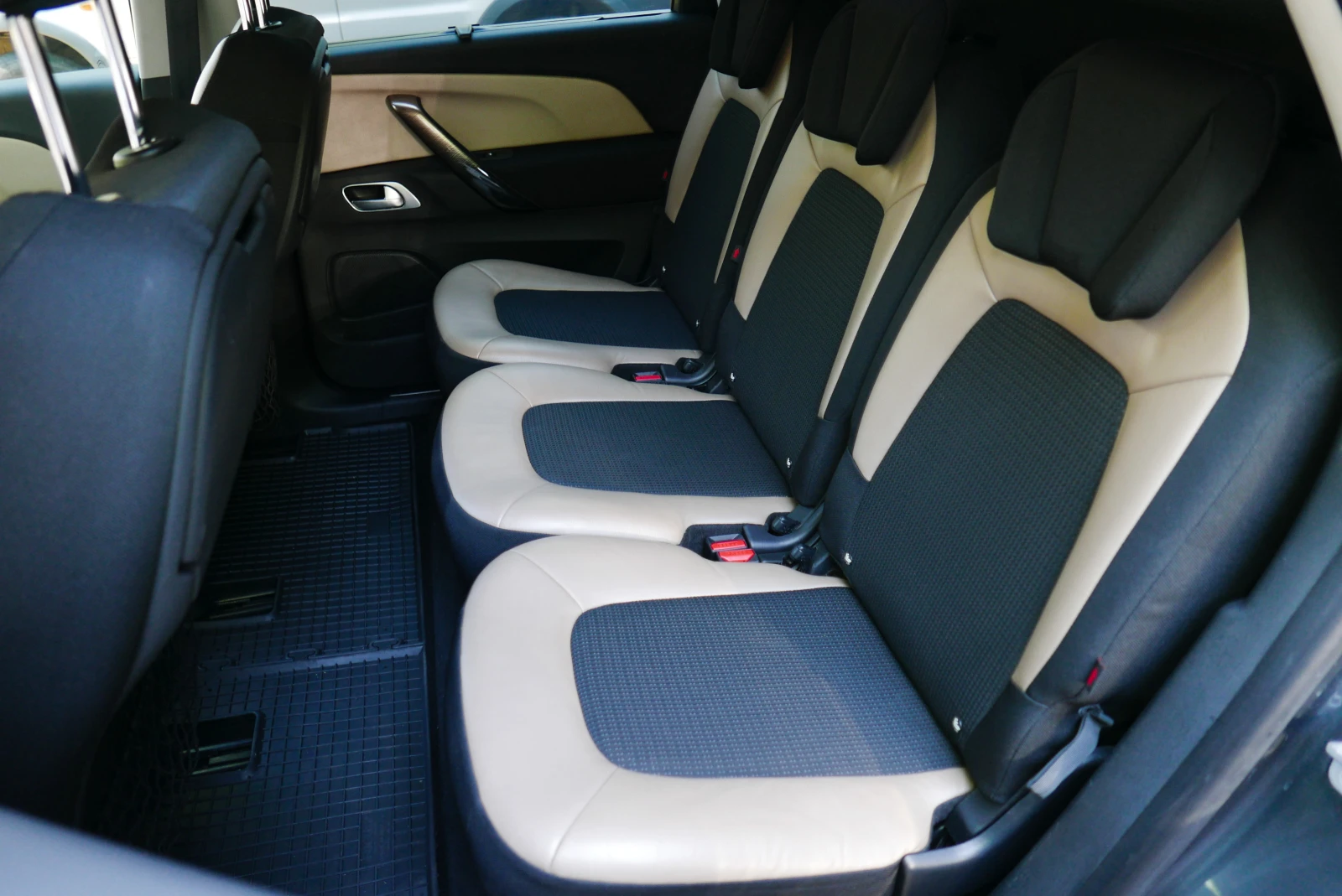 Citroen C4 Picasso 1.6 e-HDi Exclusive - изображение 9