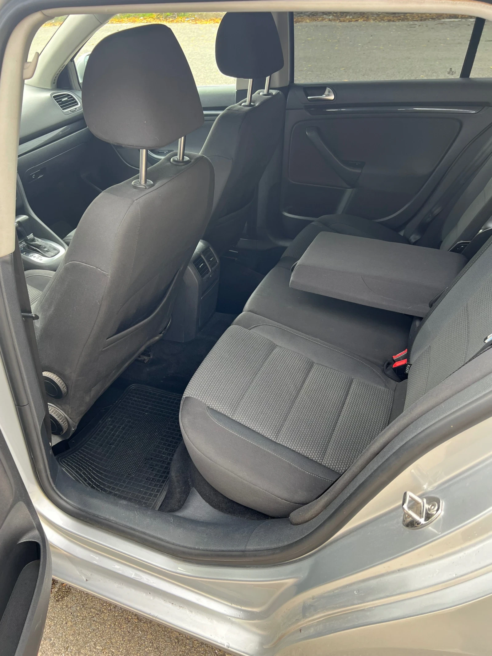 VW Golf 1.6TDI АВТОМАТ - изображение 10