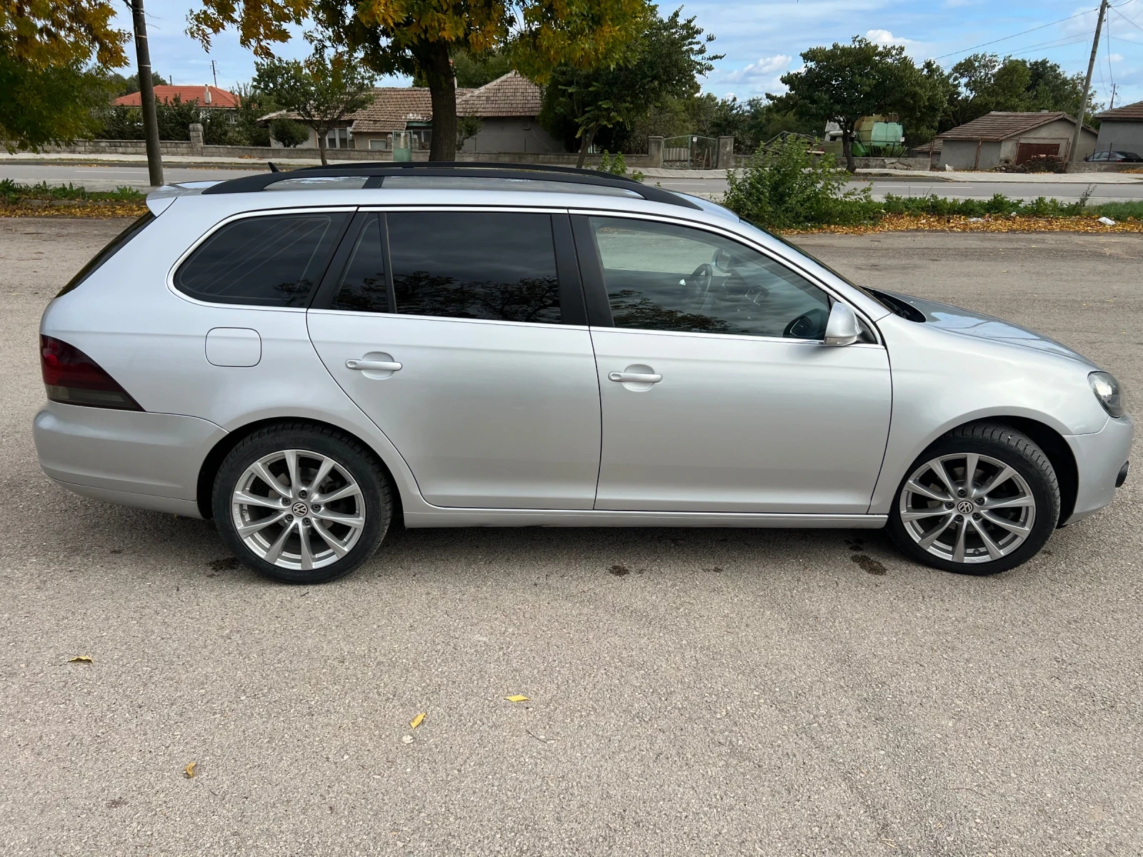 VW Golf 1.6TDI АВТОМАТ - изображение 4