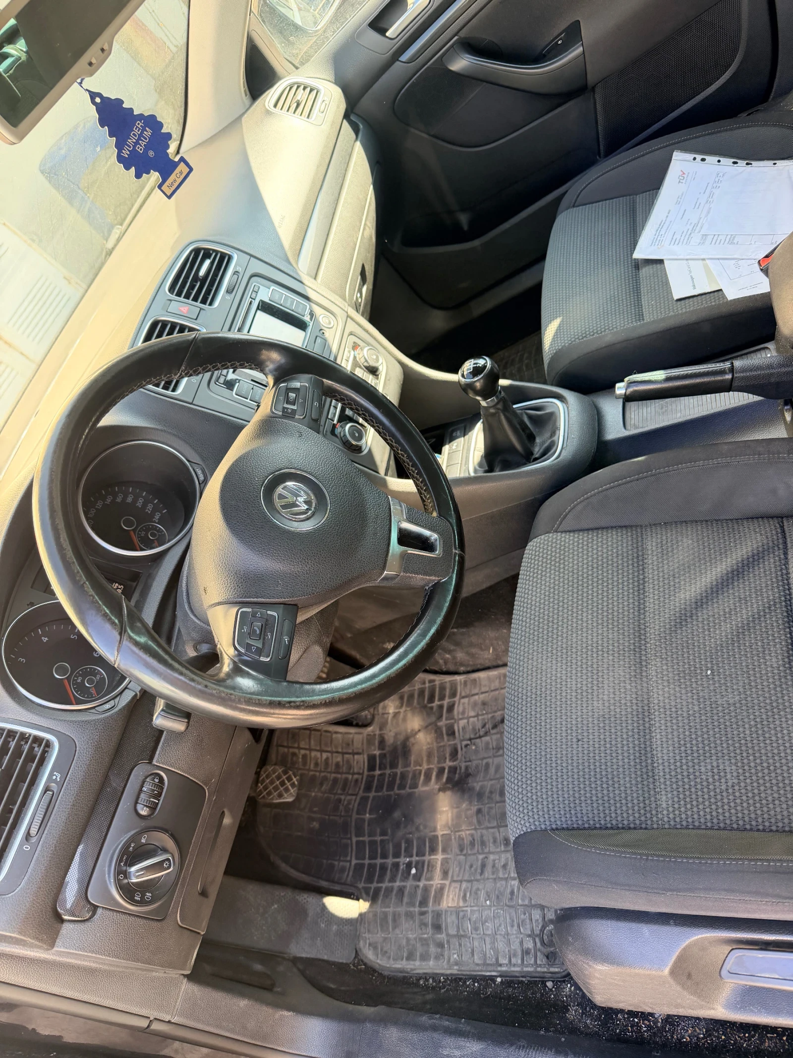 VW Golf 1.6 TDI , снимка 6 - Автомобили и джипове - 53706671