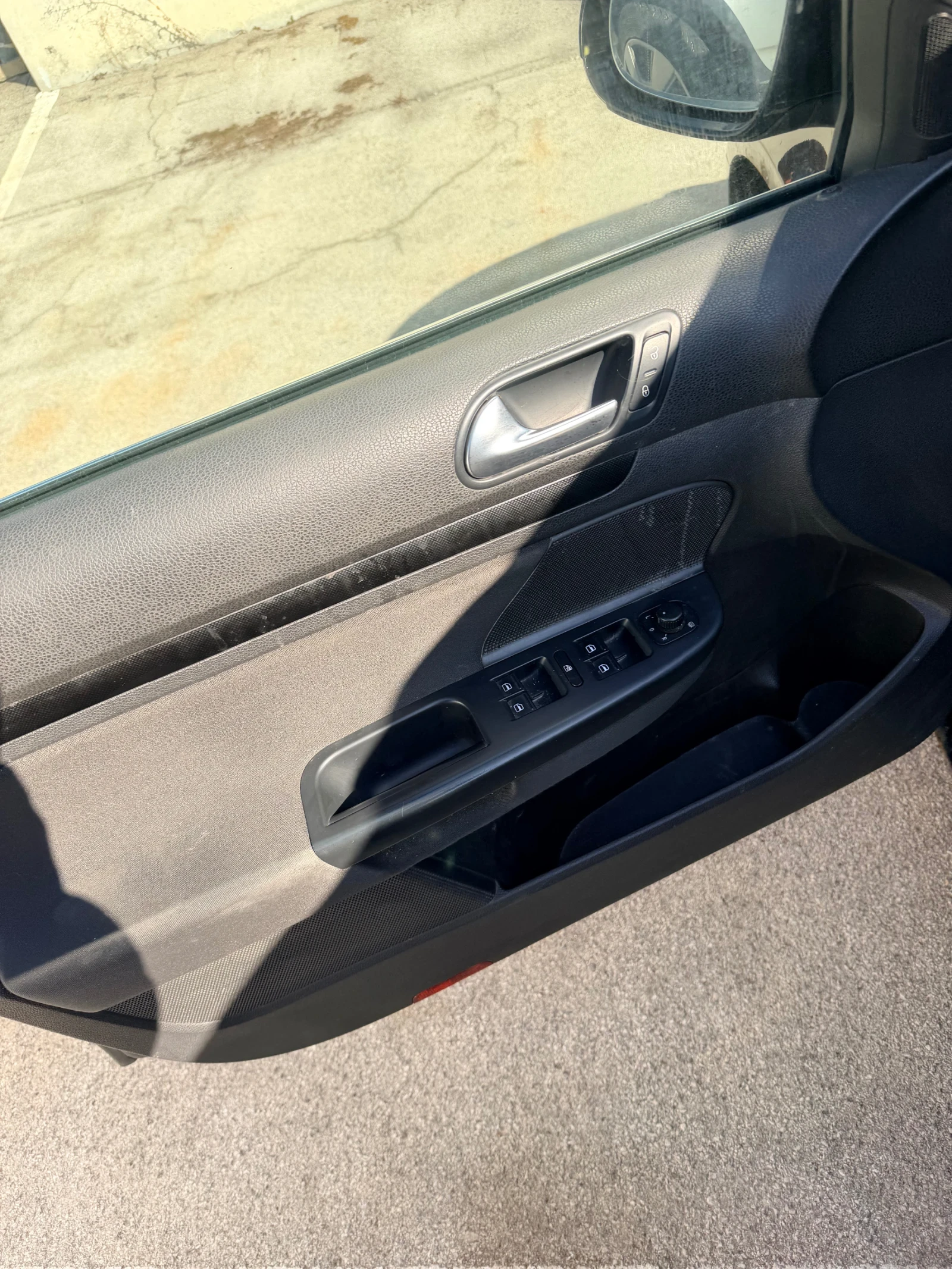 VW Golf 1.6 TDI , снимка 7 - Автомобили и джипове - 53706671