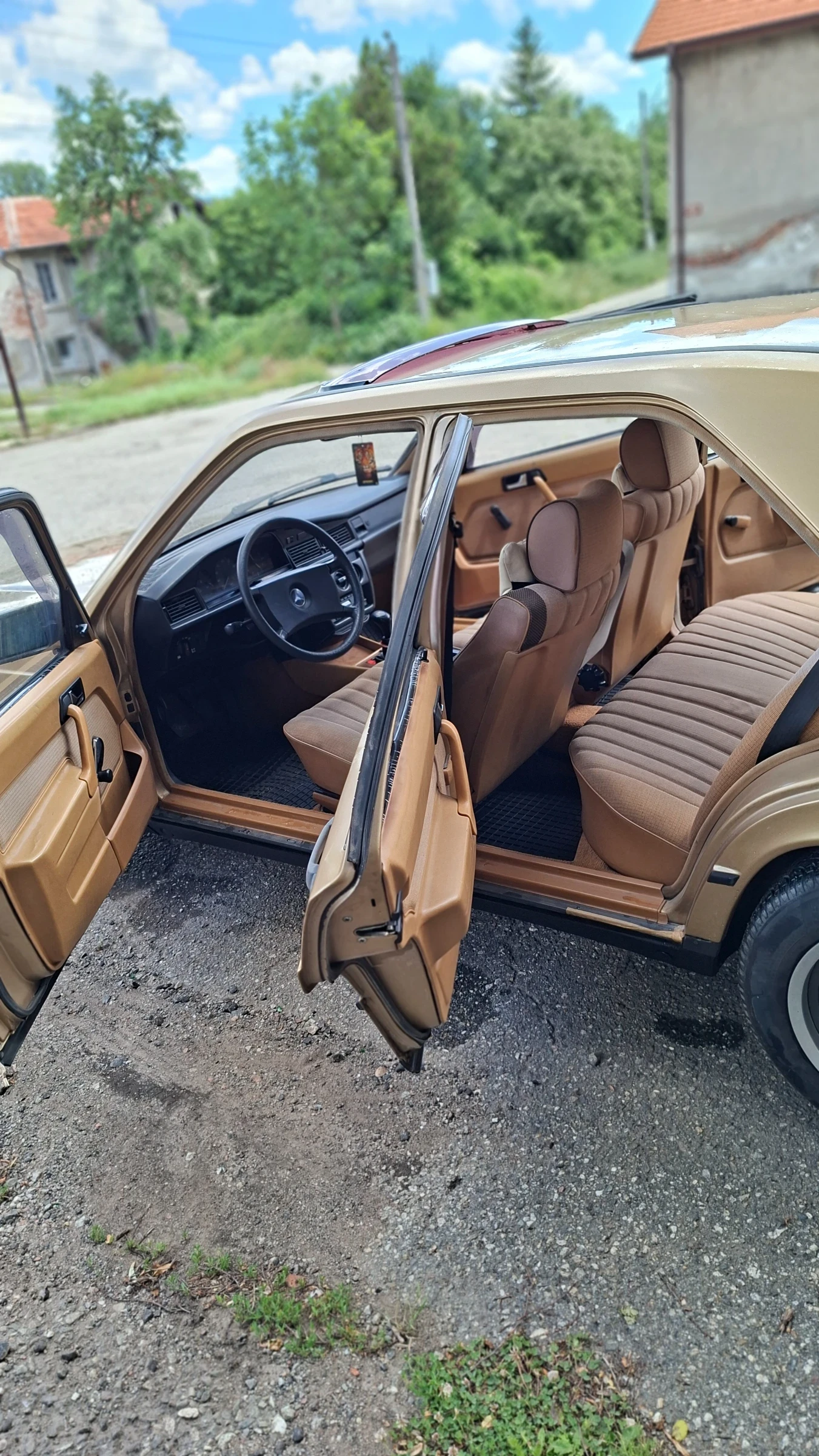 Mercedes-Benz 190 Ръчна, снимка 10 - Автомобили и джипове - 54914194