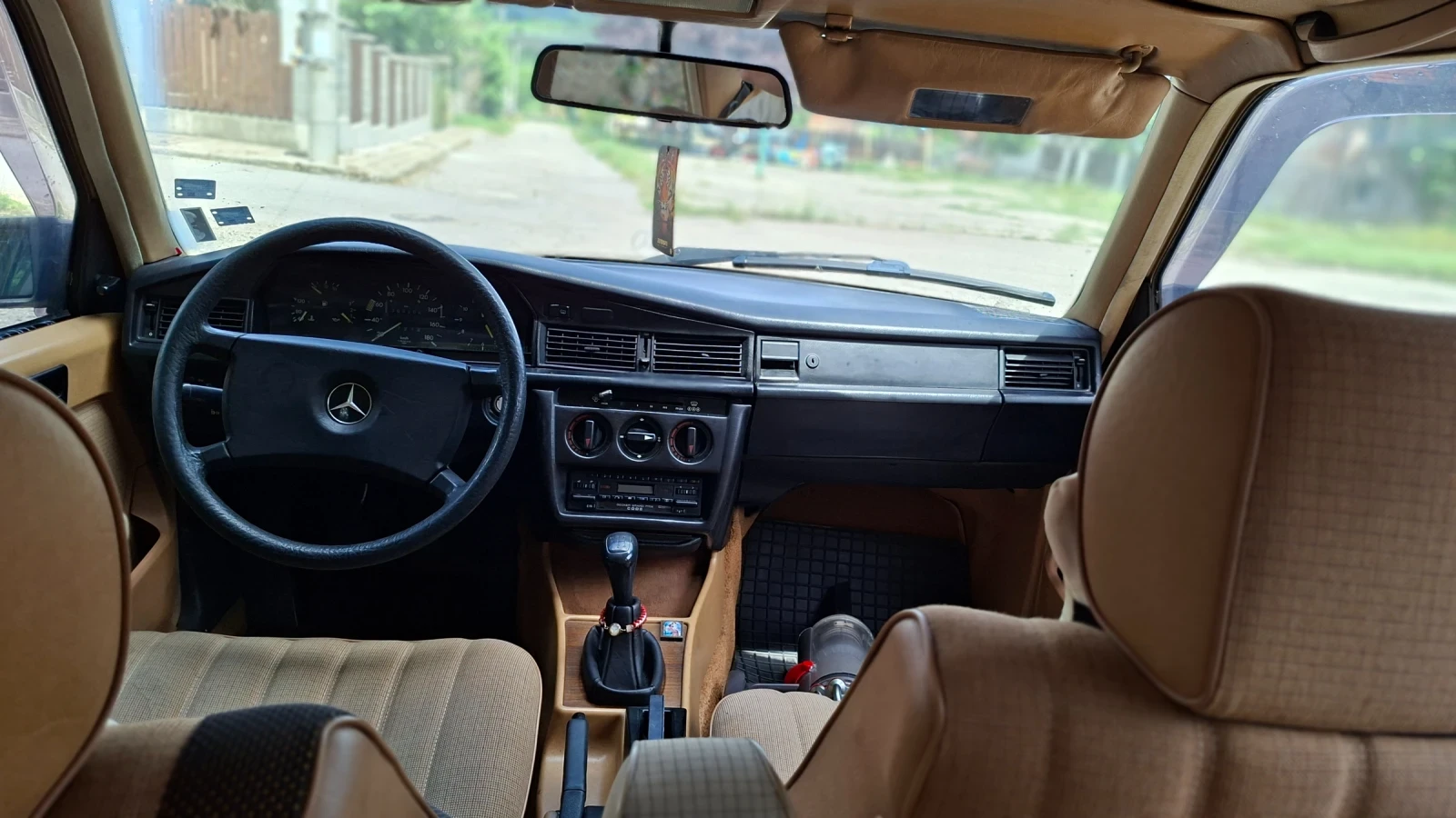 Mercedes-Benz 190 Ръчна, снимка 7 - Автомобили и джипове - 54914194