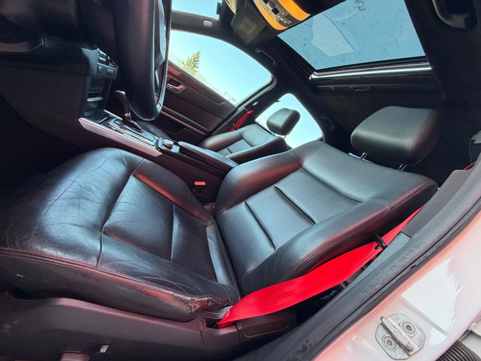 Mercedes-Benz E 220 БАРТЕР* AMG* АЛКАНТАРА* УНИКАТ* , снимка 10 - Автомобили и джипове - 55141551