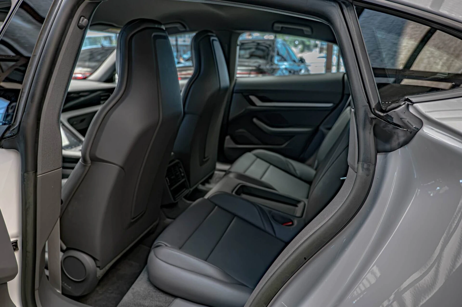 Porsche Taycan Performance/RWD/Подгрев/PASM/Амбиент/Мемори, снимка 8 - Автомобили и джипове - 55206659