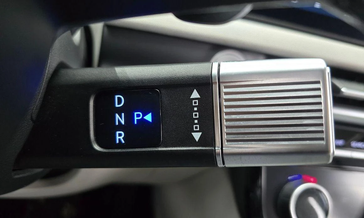 Hyundai Tucson Diesel 2.0 2WD Premium * НАЙ-ДОБРА ЦЕНА В БЪЛГАРИЯ - изображение 9