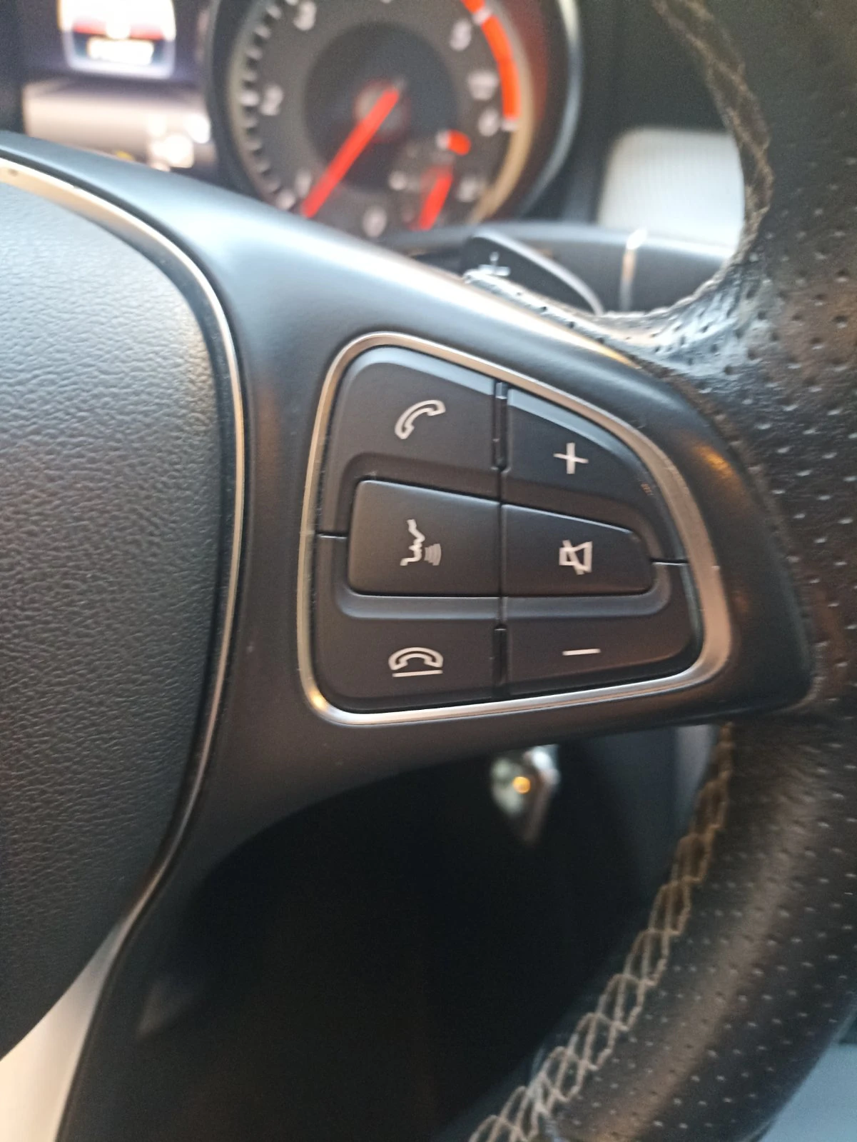 Mercedes-Benz GLA 220, снимка 15 - Автомобили и джипове - 53848923